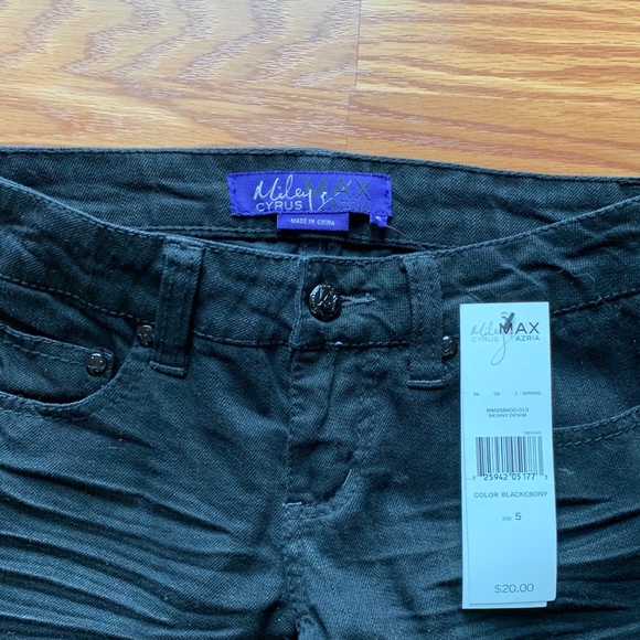 NWT 🖤 Raw Hem Black Jeans - Picture 2 of 6